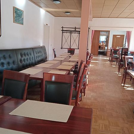 Hotel & Restaurant Zum Adlersberg Schleusingen ภายนอก รูปภาพ